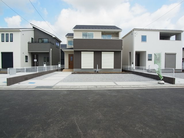 新築　高崎市上並榎町第4　Livele Garden.S　5号棟の駐車場|現地写真　駐車スペースは並列3台分可能です！					
