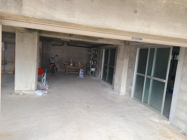 見附市南本町　中古住宅の駐車場