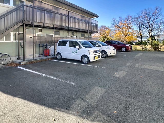 コンシェールセナミAの駐車場