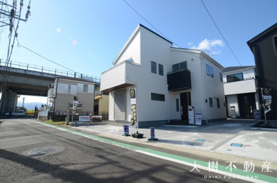 【前面道路含む現地写真】 | 海老名市河原口３丁目　新築戸建て　全５棟　【仲介手数料無料】