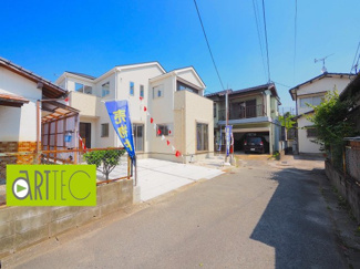 【前面道路含む現地写真】 | 【前面道路】
前面道路は毎日の駐車の出し入れで大事なポイントです！
車種によっても便利・不便がありますのでご確認ください♪