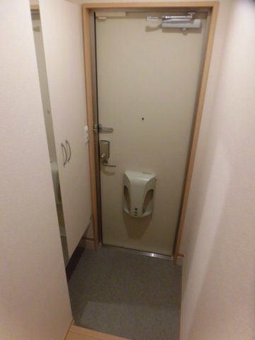 F・フィールドの玄関