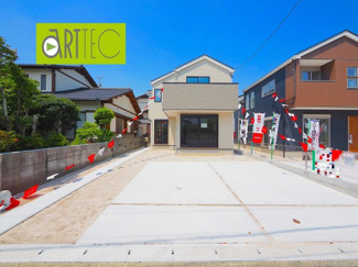 【駐車場】 | 【駐車スペース】
日々の暮らしにマイカーが必要。そんな方は物件の購入条件に駐車場は必須です。通勤に、家族のお迎えに、お買物に、おでかけに、クルマライフを楽しみたい方に。