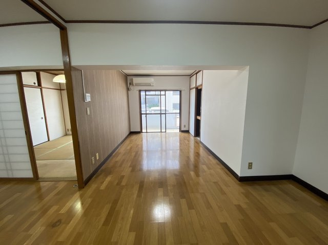 バンベールハウスA棟の居間・リビング