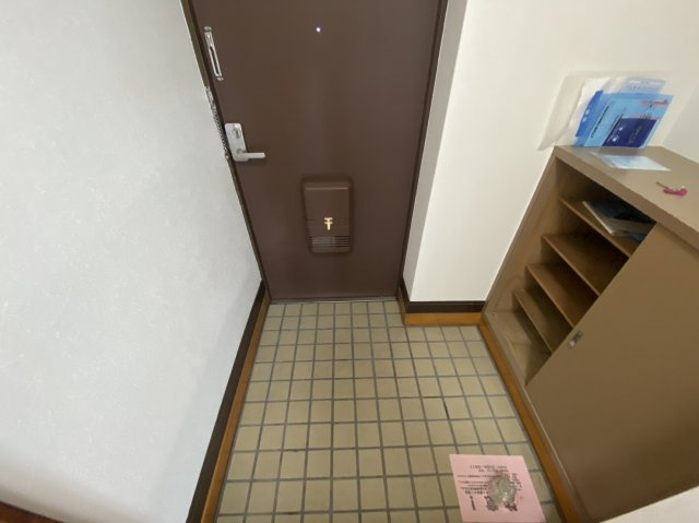 バンベールハウスA棟の玄関