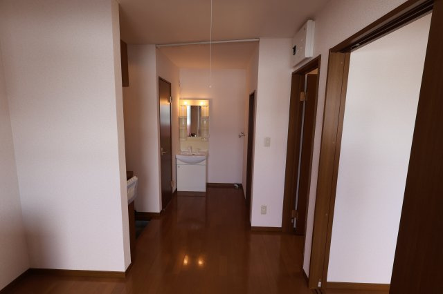 ワンダーミューⅡの内装|明るい色調の室内です