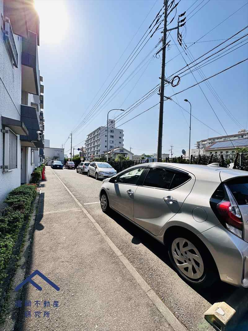日商岩井弥生マンションの駐車場