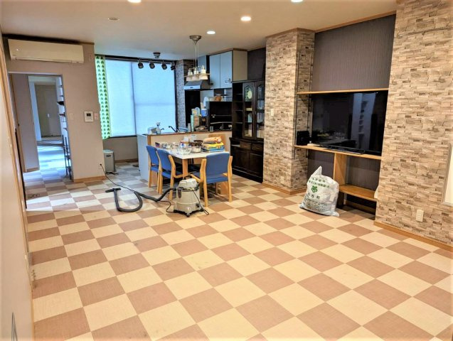 ６０７６６　本巣郡北方町北方　売ビルの居間・リビング