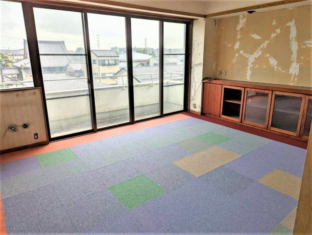 ６０７６６　本巣郡北方町北方　売ビルの洋室