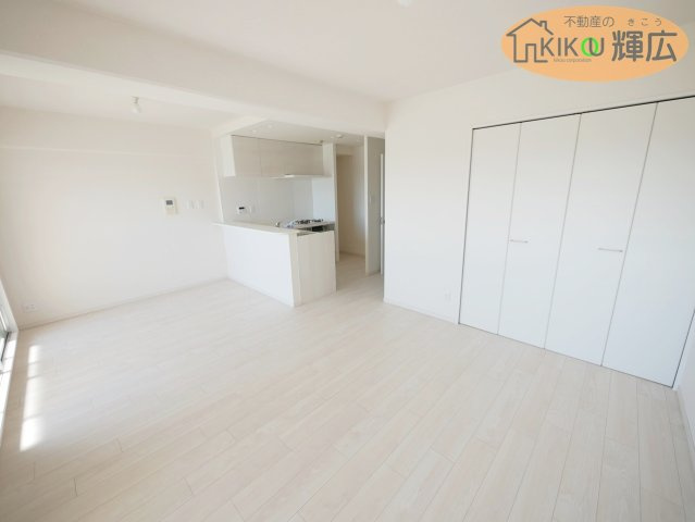 【居間・リビング】 | プレステージ明石大久保　11階 | 専有面積52.80平米の2LDKです。現況、リフォーム完成済みですので現地ご案内出来ます。