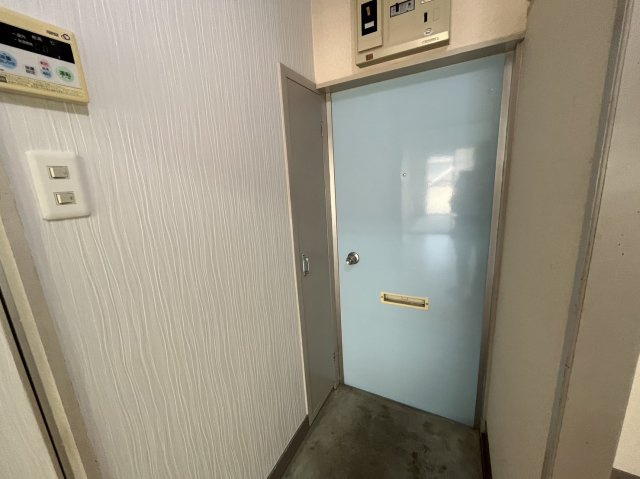 めぐみハイツの玄関