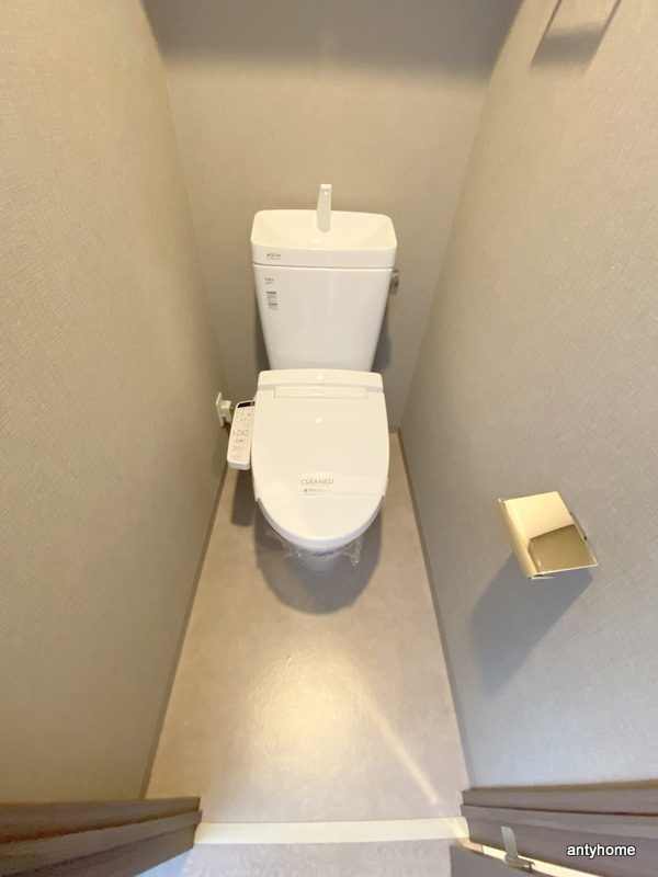 コンフォリア江坂広芝町　仲介手数料無料のトイレ