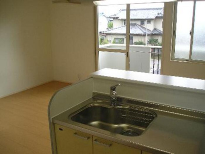 【キッチン】 | グリーンパーク | 南向きの対面キッチンタイプの明るいお部屋です。