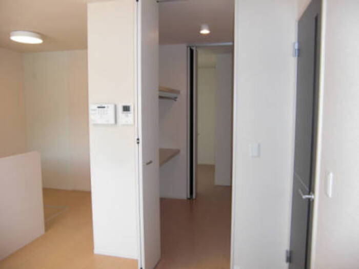 アムールの収納|ウォークスルークローゼット