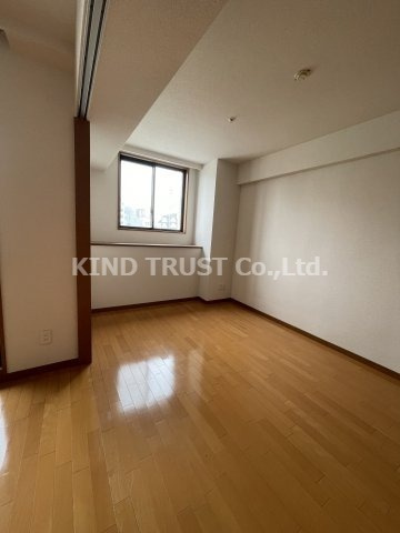 リーガル梅田Ⅱの居間・リビング|こちらの居間で趣味の時間をお楽しみください