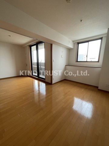 リーガル梅田Ⅱの居間・リビング|ゆったりとした居間です