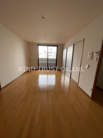 リーガル梅田Ⅱの居間・リビング|こちらの居間で趣味の時間をお楽しみください