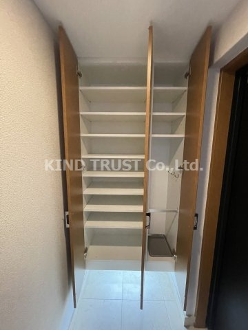 リーガル梅田Ⅱの玄関|落ち着いた玄関です