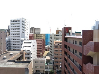 【展望】 | 前方に遮るものがない高層階からの見晴らしは抜群です！バルコニーからは大きな青空の眺めが最高です♪