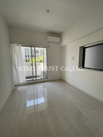 ソフィア南森町の居間・リビング|こちらのリビングで趣味の時間をお楽しみください