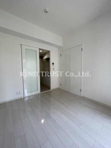 ソフィア南森町の居間・リビング|こちらの居間で趣味の時間をお楽しみください