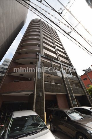 アーデンタワー西本町の外観