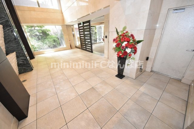 アーデンタワー西本町のエントランス