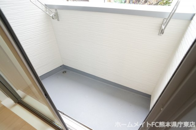 熊本市中央区黒髪６丁目のアパートのバルコニー