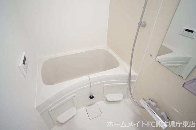 熊本市中央区黒髪６丁目のアパートの浴室