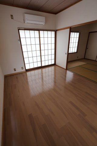 関本ハイツの居間・リビング