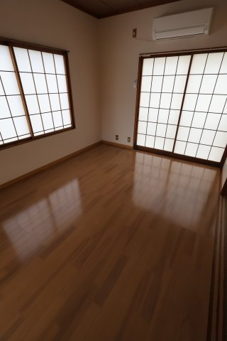 関本ハイツの居間・リビング