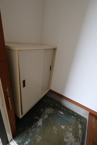 関本ハイツの玄関