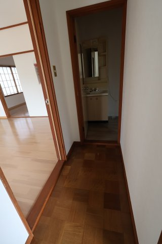 関本ハイツの玄関