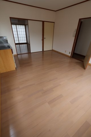 関本ハイツの居間・リビング