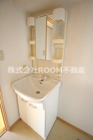 東和ビルの独立洗面台