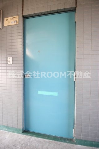 東和ビルの玄関