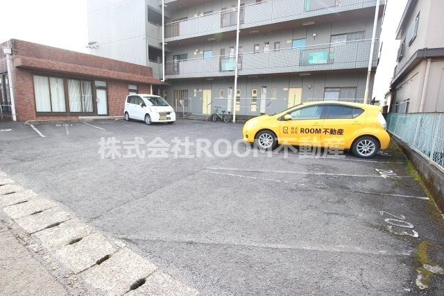 東和ビルの駐車場