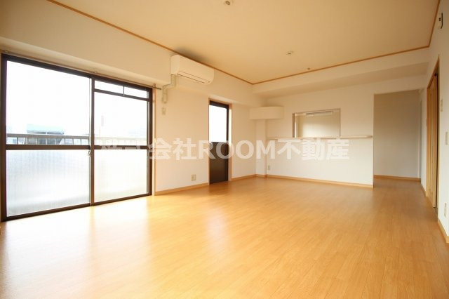 東和ビルの居間・リビング