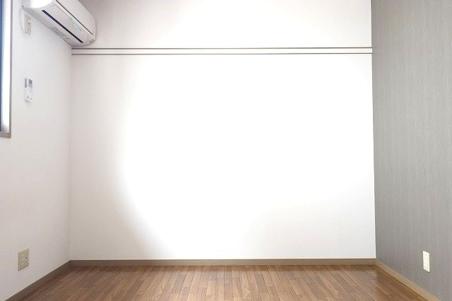 ラピスハイネスB棟の洋室|ゆったりした洋室です