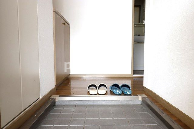 ラピスハイネスB棟の玄関|落ち着いた玄関です