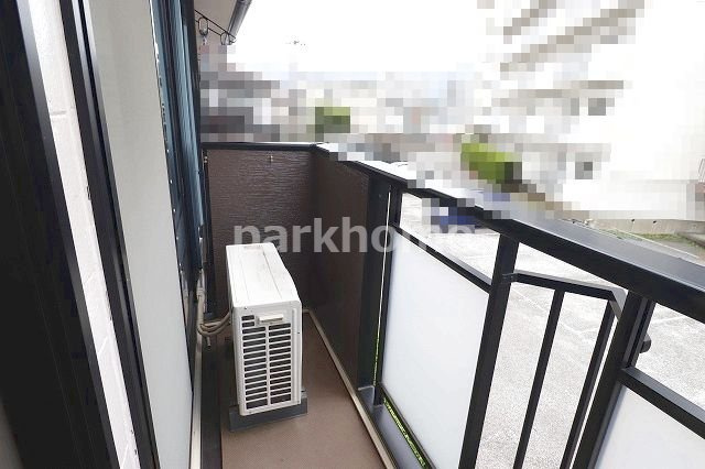 ラピスハイネスB棟のバルコニー|暖かな日差しのふりそそぐバルコニー