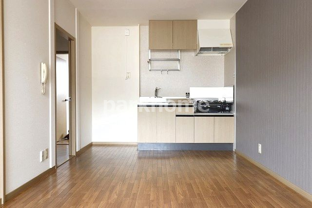 ラピスハイネスB棟の居間・リビング|使いやすいリビングです