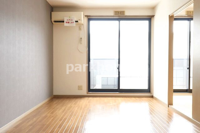 ラピスハイネスB棟の居間・リビング|ゆったり過ごせる居間です