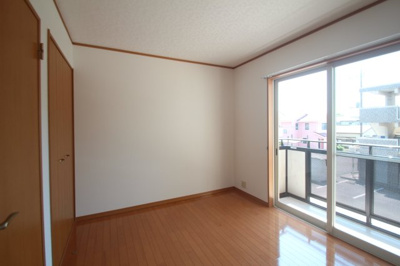 【寝室】 | ラフォーレ・栄町 | 2Fの南側にある洋室です