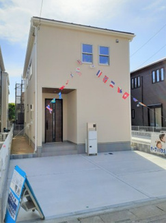 【外観】 | 駐車スペース並列２台分＋駐輪スペース。