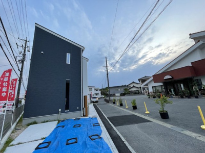 【前面道路含む現地写真】 | 日進市岩崎町 全1棟　＜仲介手数料無料＞北小・日進中　新築一戸建て | 撮影
社長の村田です！
自らプレイヤーとして営業しています
長年の経験と実績から皆様により良いマイホーム購入のご提案をいたします。
住宅ローンの不安や購入後の不安等何でもご相談ください。
