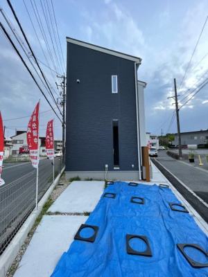 【外観】 | 日進市岩崎町 全1棟　＜仲介手数料無料＞北小・日進中　新築一戸建て | 撮影
社長の村田です！
自らプレイヤーとして営業しています
長年の経験と実績から皆様により良いマイホーム購入のご提案をいたします。
住宅ローンの不安や購入後の不安等何でもご相談ください。