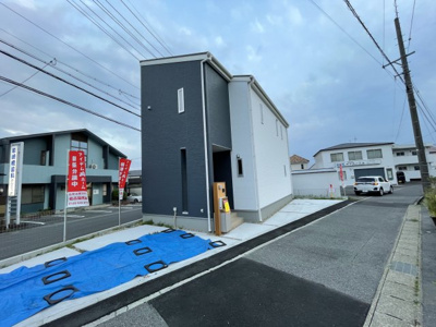 【前面道路含む現地写真】 | 日進市岩崎町 全1棟　＜仲介手数料無料＞北小・日進中　新築一戸建て | 撮影
社長の村田です！
自らプレイヤーとして営業しています
長年の経験と実績から皆様により良いマイホーム購入のご提案をいたします。
住宅ローンの不安や購入後の不安等何でもご相談ください。