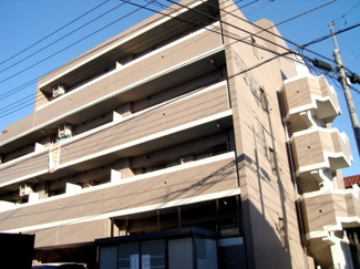 ４階建て鉄筋コンクリートマンション