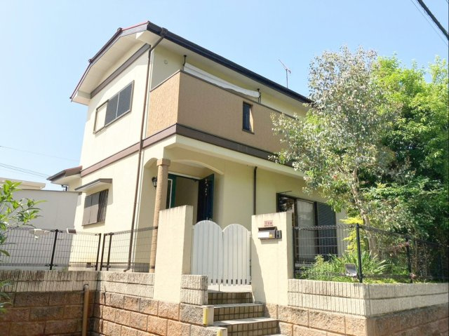 須恵町上須惠長禮（戸建）の外観|【外観】落ち着いた雰囲気の中、可愛らしさも感じられる外観です♪